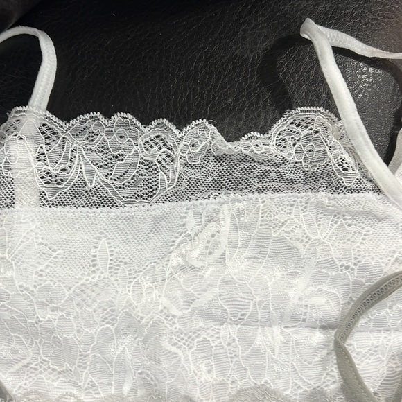 Four lace camis NWOT - Picture 5 of 7